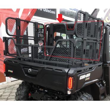 Panel oddělující kabinu a nákladní prostor/korbu