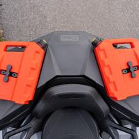 červený, 5l, pro plastové boxy Shark AX96 / AX105 / AX112