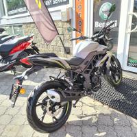 Benelli BN 125, šedá, Euro 5