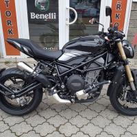 BENELLI 752 S černá, Euro 5, BLACK FRIDAY