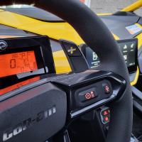 Maverick R RS DCT SAS 999T, MY24, Carbon Black & Neo Yellow