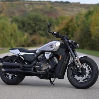 SRV 600 V černá, ZÁRUKA 3 ROKY, čtyřválec do V, navigace z telefonu