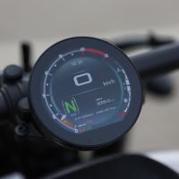 SRV 600 V černá, ZÁRUKA 3 ROKY, čtyřválec do V, navigace z telefonu