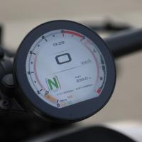 SRV 600 V černá, ZÁRUKA 3 ROKY, čtyřválec do V, navigace z telefonu