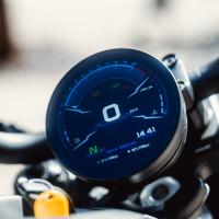 SRV 700 černá, ZÁRUKA 3 ROKY, 56/35 kW, navigace z telefonu