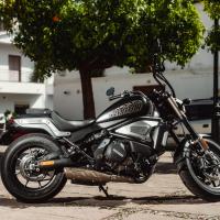 SRV 700 černá, ZÁRUKA 3 ROKY, 56/35 kW, navigace z telefonu
