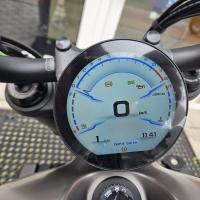 SRV 700 černá, ZÁRUKA 3 ROKY, 56/35 kW, navigace z telefonu