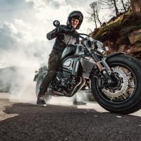 SRV 700 černá, ZÁRUKA 3 ROKY, 56/35 kW, navigace z telefonu