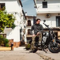 SRV 700 černá, ZÁRUKA 3 ROKY, 56/35 kW, navigace z telefonu