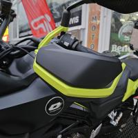 SVT 650X, černá 3 roky záruka, KUFRY ZA 5.000 Kč + PADACÍ RÁM ZDARMA