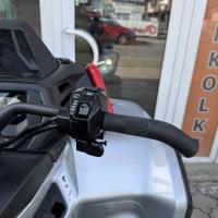 Outlander 1000R XMR MY25 INT, Hyper Silver/ Legion red