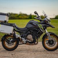 SRT 700 X, 54/35 kW, ZÁRUKA 3roky, AKCE KUFRY