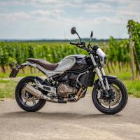 SRV 550, ZÁRUKA 3 ROKY, ř.p. A2, ABS, Stylový stroj