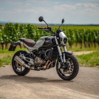 SRV 550, ZÁRUKA 3 ROKY, ř.p. A2, ABS, Stylový stroj