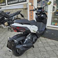 Buck 125 E5+ bílá, černá, FULL led osvětlení, kapalinou chlazený