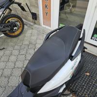 Buck 125 E5+ bílá, černá, FULL led osvětlení, kapalinou chlazený