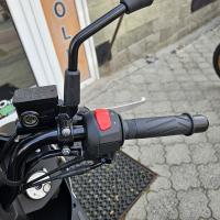 Buck 125 E5+ bílá, černá, FULL led osvětlení, kapalinou chlazený