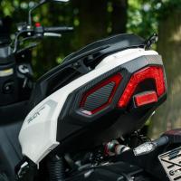 Buck 125 E5+ bílá, černá, FULL led osvětlení, kapalinou chlazený