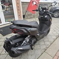 Buck 125 E5+ bílá, černá, FULL led osvětlení, kapalinou chlazený