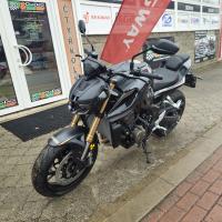 SRK 800, tempomat, jízdní režimy, oboustranný quickshifter