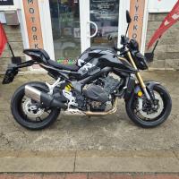 SRK 800, tempomat, jízdní režimy, oboustranný quickshifter