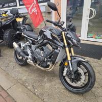 SRK 800, tempomat, jízdní režimy, oboustranný quickshifter