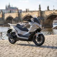 Fort 125 N, hybridní pohon, ABS, kontrola trakce