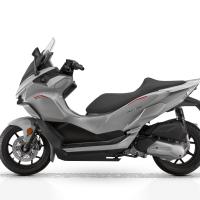 Fort 125 N, hybridní pohon, ABS, kontrola trakce