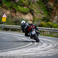 SRK 921 RR, oboustranný quickshifter, jízdní režimy