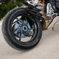 SRK 921 RR, oboustranný quickshifter, jízdní režimy