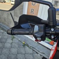 SRT 125 DX, Navigace a zrcadlení, bohatá cestovní výbava