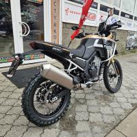 800X Rally, silný motor, velké zdvihy, velká světlá výška