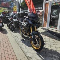 625 DSX, padací rám, drátěná kola, 47/35 kW,  Tour edice vč. 3 ks kufrů