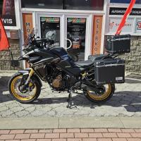 625 DSX, padací rám, drátěná kola, 47/35 kW,  Tour edice vč. 3 ks kufrů