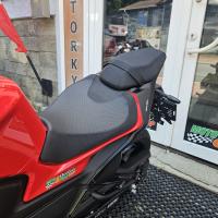 SRK 125 J, ABS, TCS, široká zadní guma 140/60R17, TFT displej