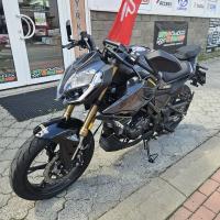 SRK 125 J, ABS, TCS, široká zadní guma 140/60R17, TFT displej