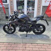 SRK 125 J, ABS, TCS, široká zadní guma 140/60R17, TFT displej