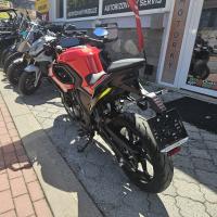 SRK 125 J, ABS, TCS, široká zadní guma 140/60R17, TFT displej