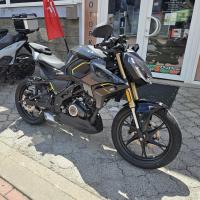 SRK 125 J, ABS, TCS, široká zadní guma 140/60R17, TFT displej
