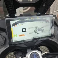 625X Adventure, TCS, vyhřívané rukojeti a sedlo, tlumiče KYB, TFT displej