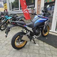 625X Adventure, TCS, vyhřívané rukojeti a sedlo, tlumiče KYB, TFT displej