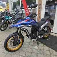625X Adventure, TCS, vyhřívané rukojeti a sedlo, tlumiče KYB, TFT displej