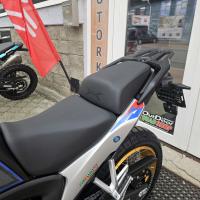 625X Adventure, TCS, vyhřívané rukojeti a sedlo, tlumiče KYB, TFT displej