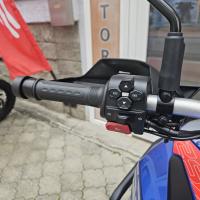 625X Adventure, TCS, vyhřívané rukojeti a sedlo, tlumiče KYB, TFT displej