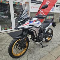 625X Adventure, TCS, vyhřívané rukojeti a sedlo, tlumiče KYB, TFT displej