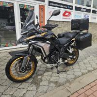 625X Adventure, TCS, vyhřívané rukojeti a sedlo, tlumiče KYB, TFT displej