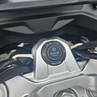 625X Adventure, TCS, vyhřívané rukojeti a sedlo, tlumiče KYB, TFT displej