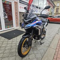 625X Adventure, TCS, vyhřívané rukojeti a sedlo, tlumiče KYB, TFT displej