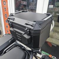 625X Adventure, TCS, vyhřívané rukojeti a sedlo, tlumiče KYB, TFT displej
