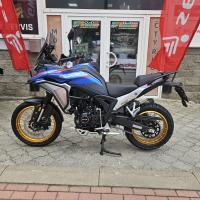 625X Adventure, TCS, vyhřívané rukojeti a sedlo, tlumiče KYB, TFT displej